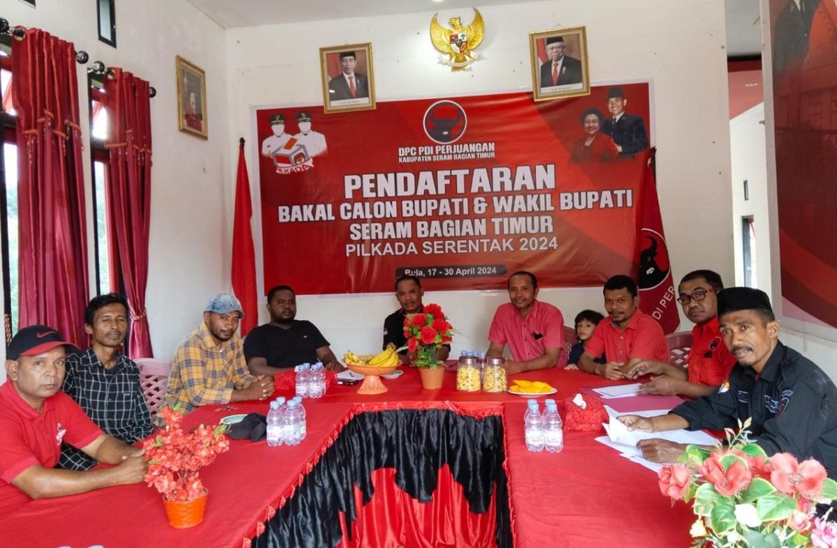 Pengurus DPD PDI-P Kabupaten Seram Bagian Timur saat membuka pendaftaran calon kepala daerah untuk Pilkada SBT tahun 2024